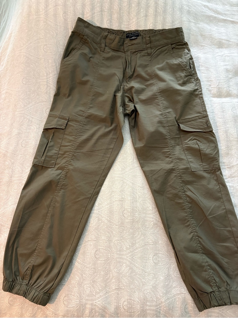 Women’s Olive Cargo Pants with Utility Pockets